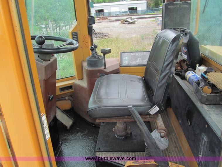 image for item C2303 1994 Case 621B wheel loader