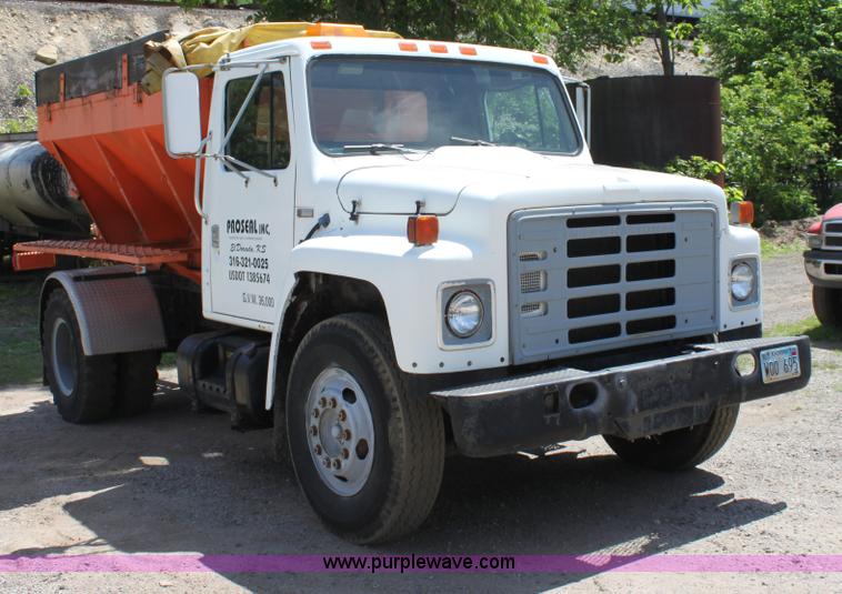 image for item D7835 1981 International S1754 spreader truck