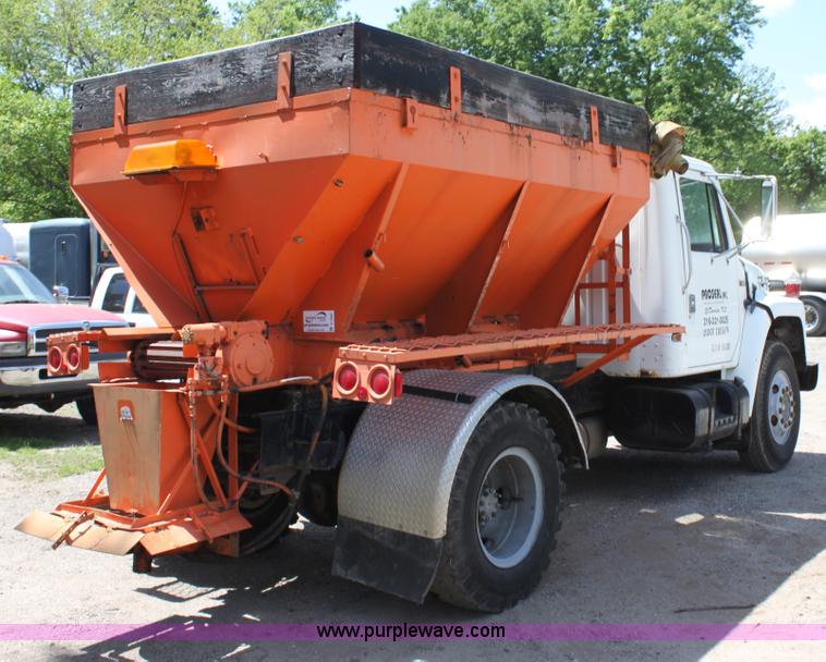 image for item D7835 1981 International S1754 spreader truck