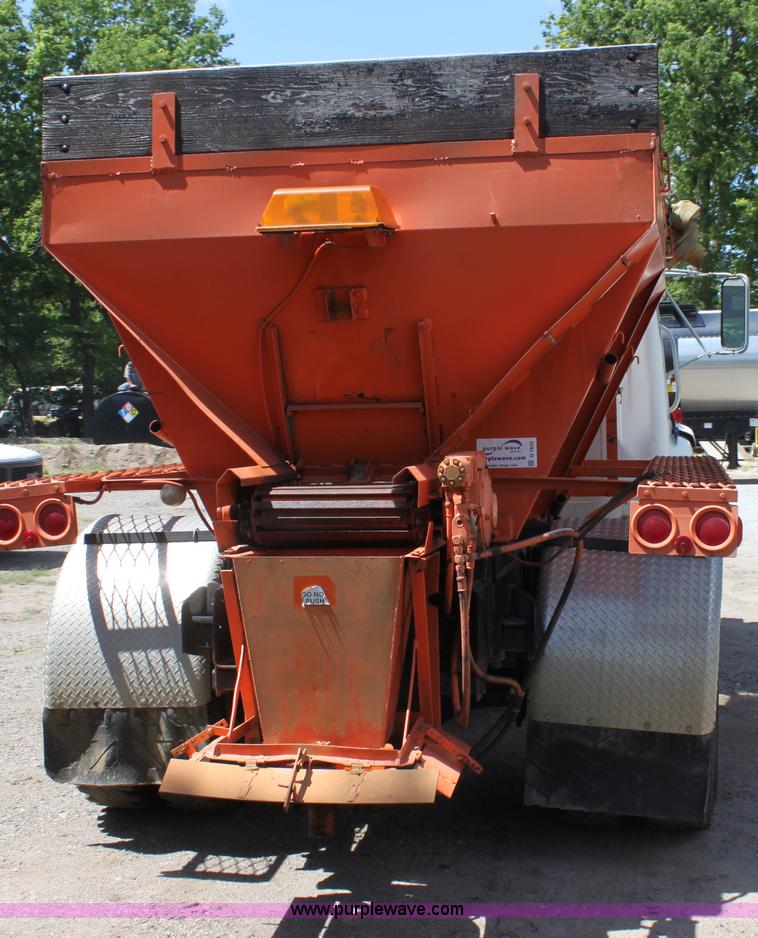 image for item D7835 1981 International S1754 spreader truck