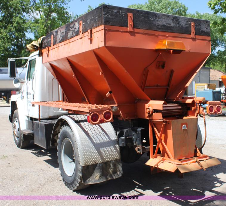 image for item D7835 1981 International S1754 spreader truck