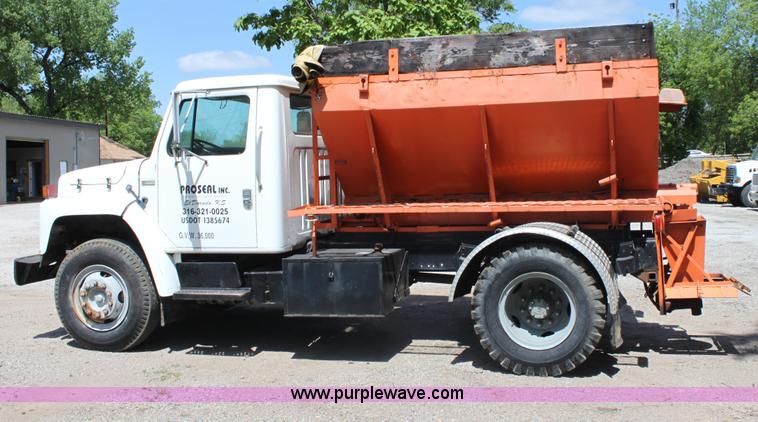 image for item D7835 1981 International S1754 spreader truck