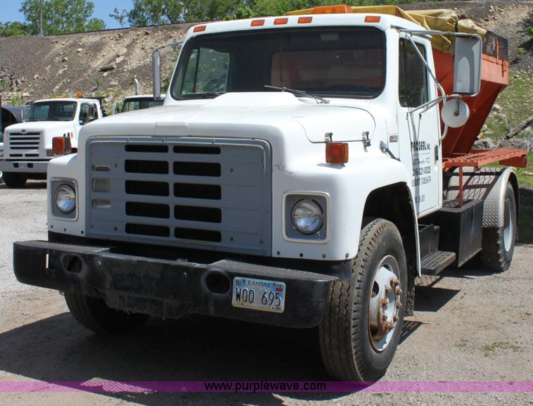 image for item D7835 1981 International S1754 spreader truck