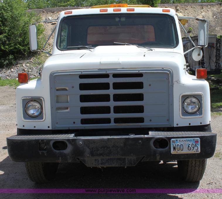 image for item D7835 1981 International S1754 spreader truck