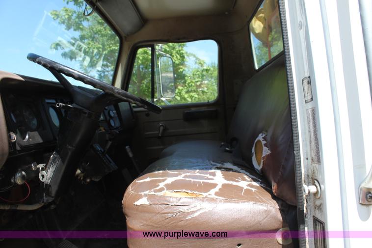 image for item D7835 1981 International S1754 spreader truck