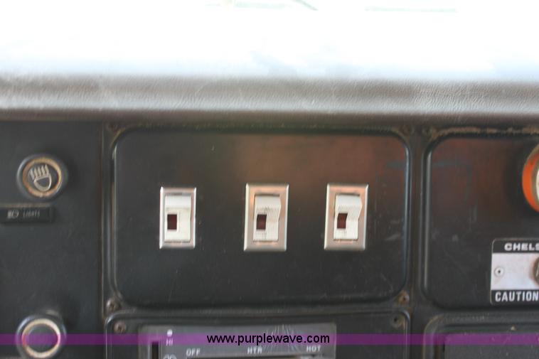 image for item D7835 1981 International S1754 spreader truck