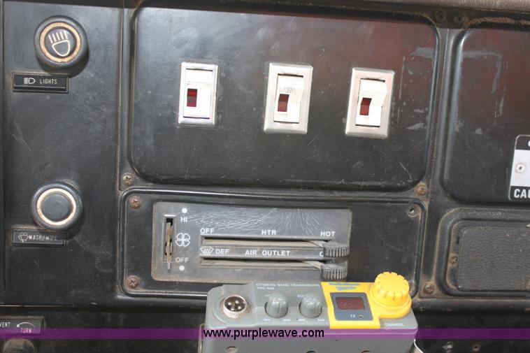 image for item D7835 1981 International S1754 spreader truck