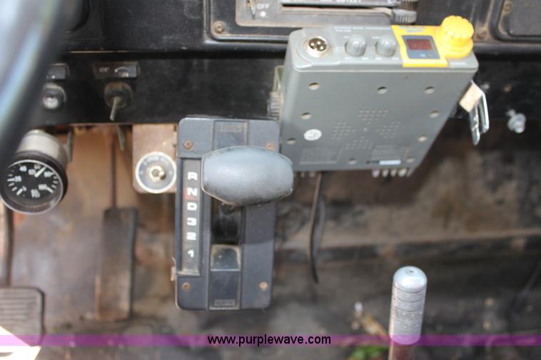 image for item D7835 1981 International S1754 spreader truck