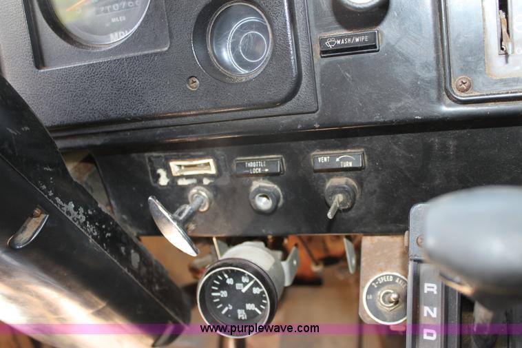 image for item D7835 1981 International S1754 spreader truck