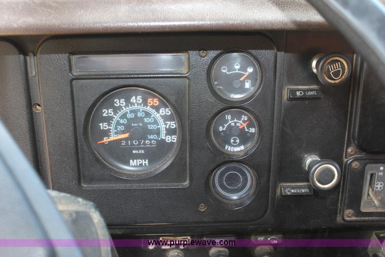 image for item D7835 1981 International S1754 spreader truck