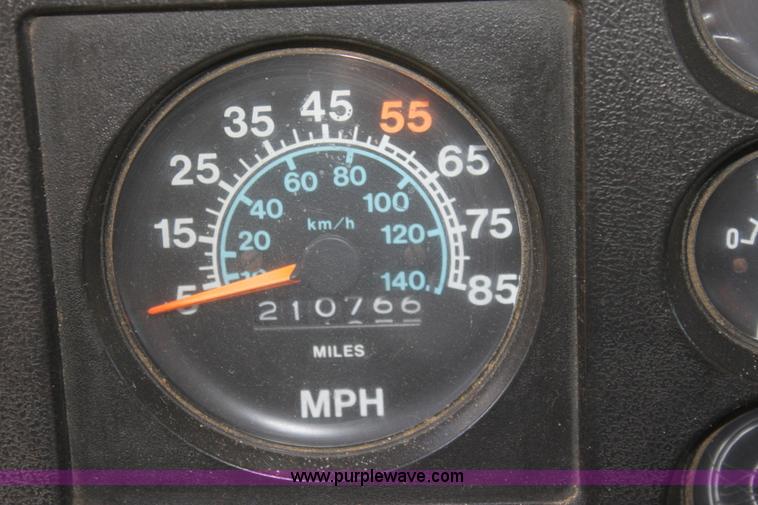 image for item D7835 1981 International S1754 spreader truck