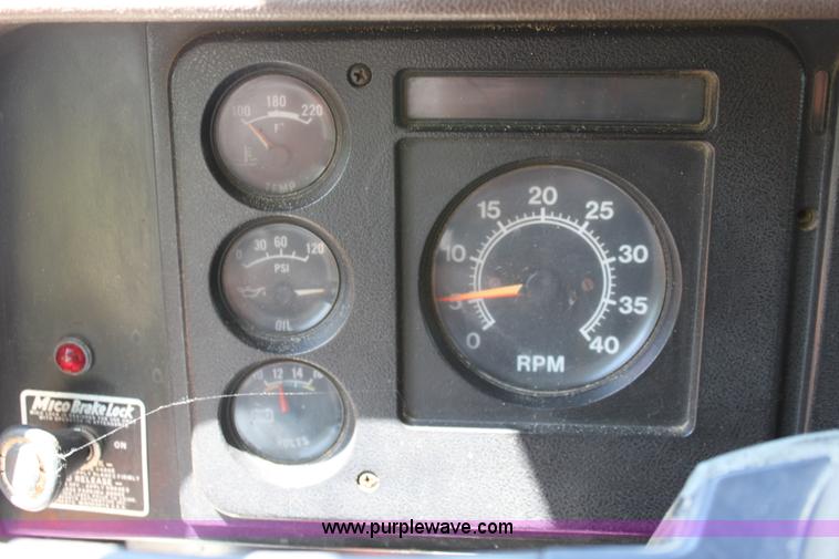 image for item D7835 1981 International S1754 spreader truck