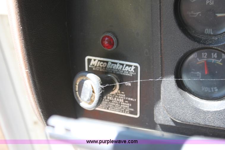 image for item D7835 1981 International S1754 spreader truck