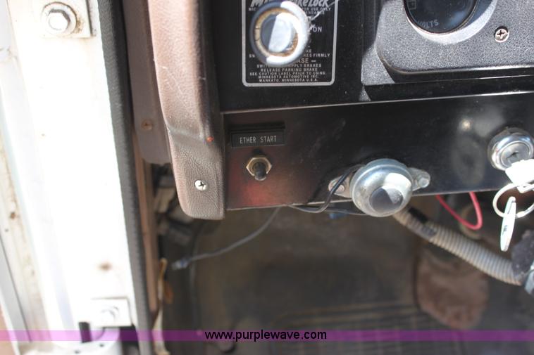 image for item D7835 1981 International S1754 spreader truck