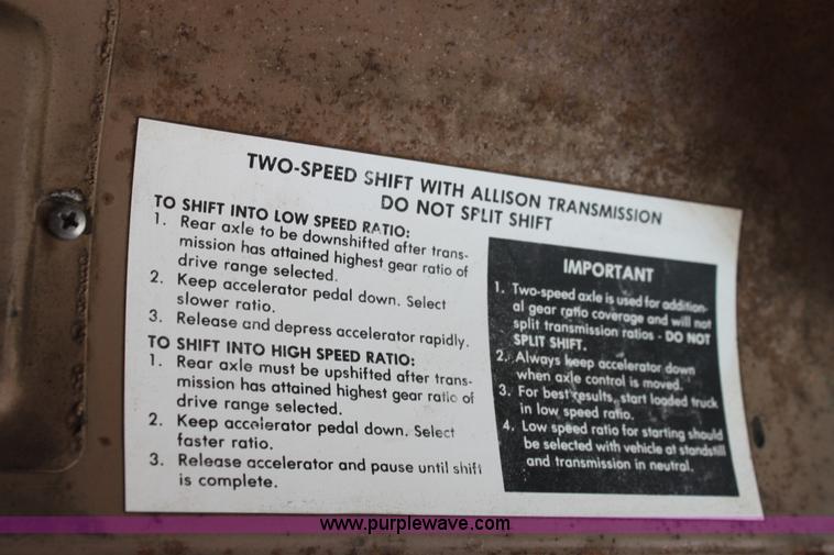 image for item D7835 1981 International S1754 spreader truck