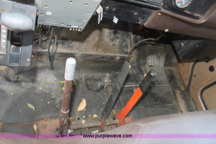 image for item D7835 1981 International S1754 spreader truck