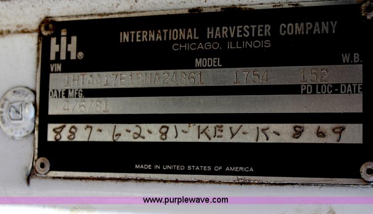 image for item D7835 1981 International S1754 spreader truck