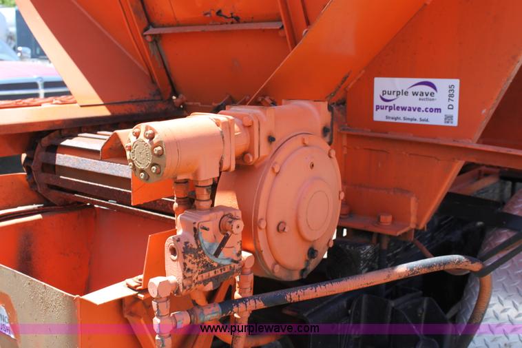 image for item D7835 1981 International S1754 spreader truck