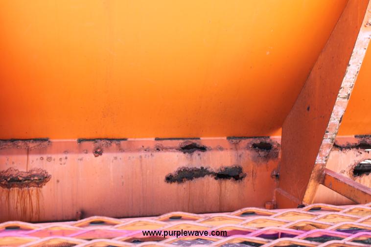 image for item D7835 1981 International S1754 spreader truck