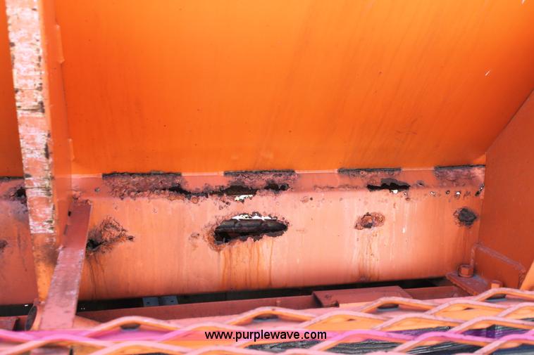 image for item D7835 1981 International S1754 spreader truck