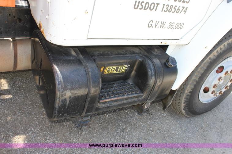 image for item D7835 1981 International S1754 spreader truck