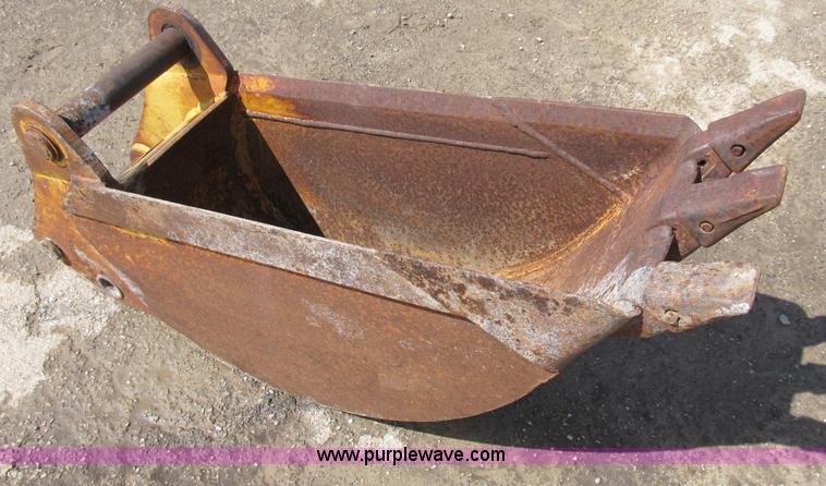 image for item D9446 Caterpillar 12" backhoe bucket