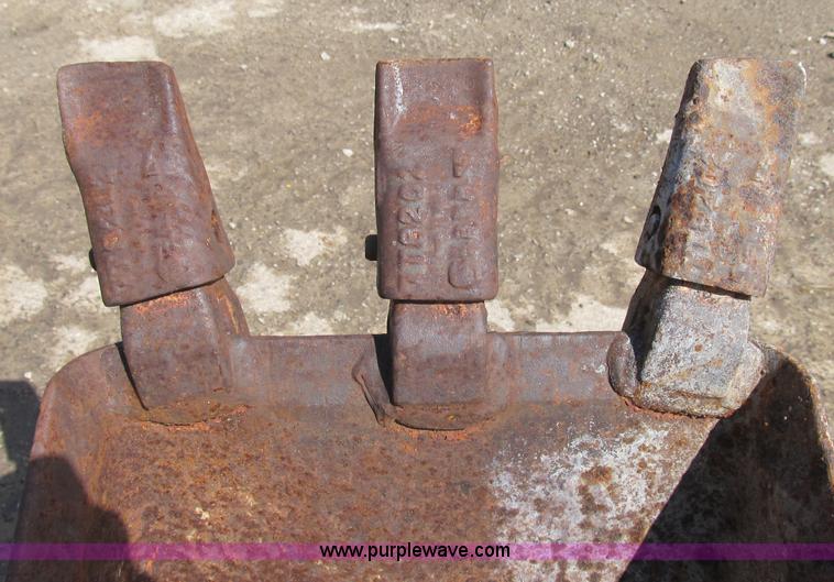 image for item D9446 Caterpillar 12" backhoe bucket