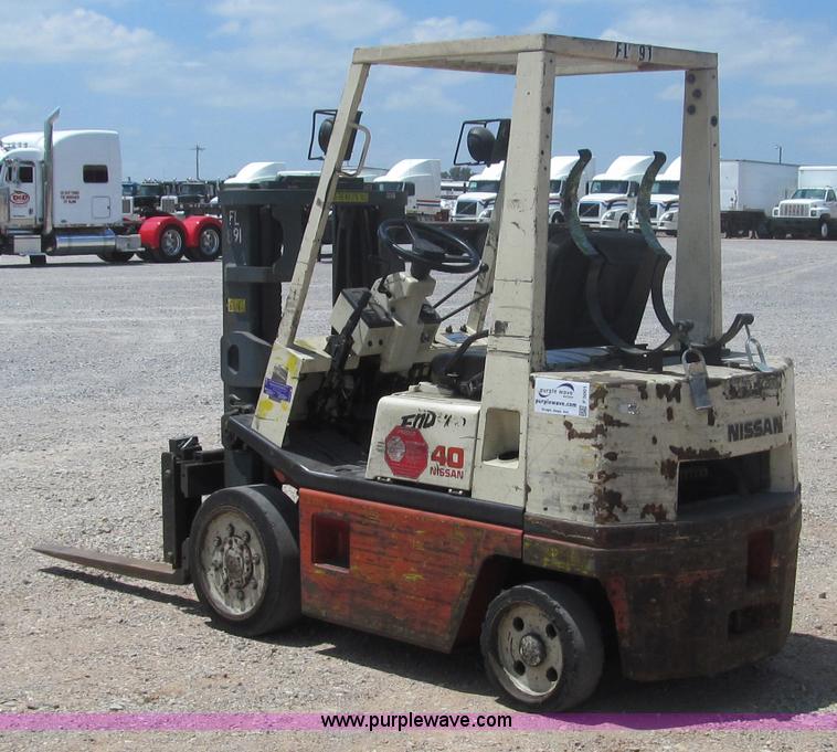 image for item F3001 1997 Nissan Enduro 40 forklift