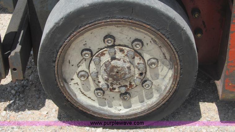 image for item F3001 1997 Nissan Enduro 40 forklift