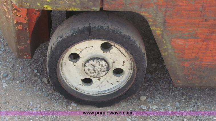 image for item F3001 1997 Nissan Enduro 40 forklift