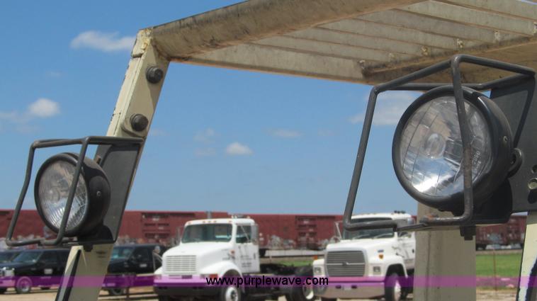 image for item F3001 1997 Nissan Enduro 40 forklift