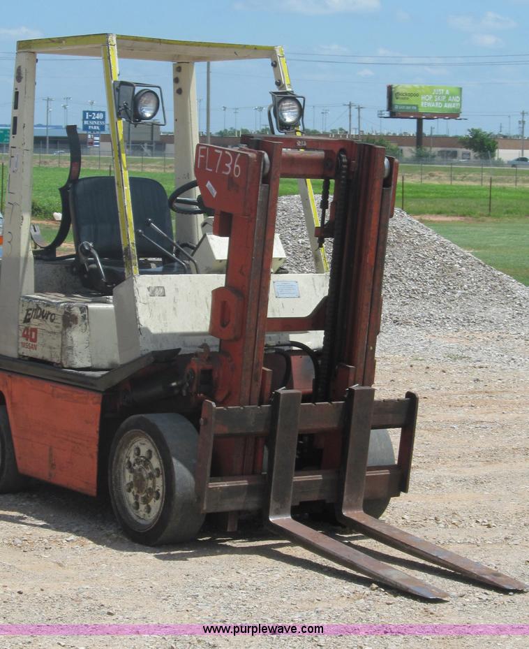 image for item F3002 1996 Nissan Enduro 40 forklift