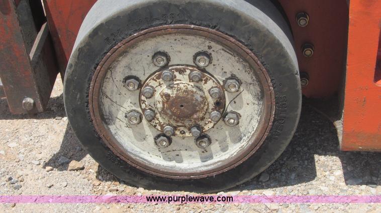 image for item F3002 1996 Nissan Enduro 40 forklift