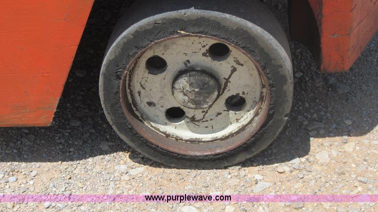 image for item F3002 1996 Nissan Enduro 40 forklift