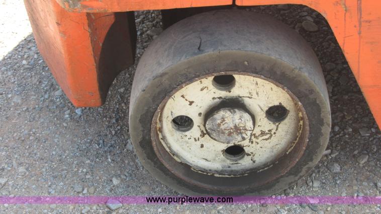 image for item F3002 1996 Nissan Enduro 40 forklift