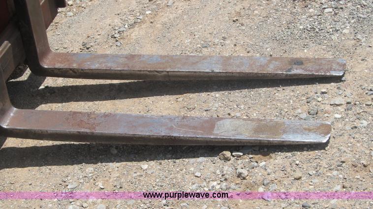 image for item F3002 1996 Nissan Enduro 40 forklift