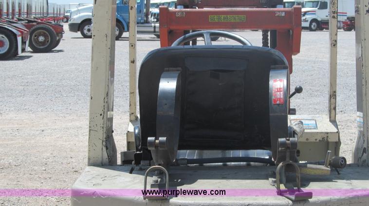 image for item F3002 1996 Nissan Enduro 40 forklift