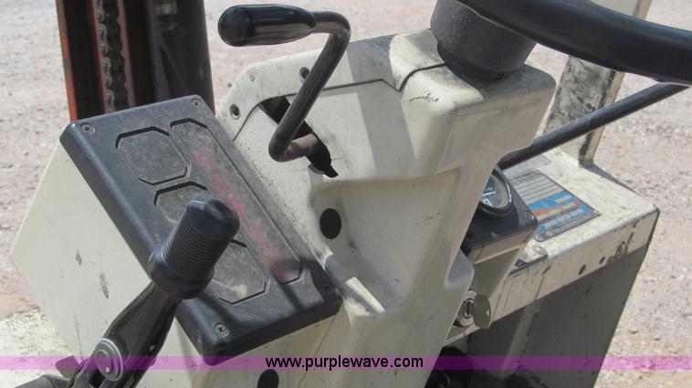 image for item F3002 1996 Nissan Enduro 40 forklift