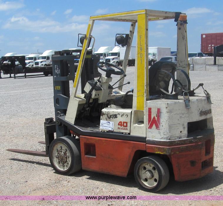 image for item F3003 1997 Nissan Enduro 40 forklift