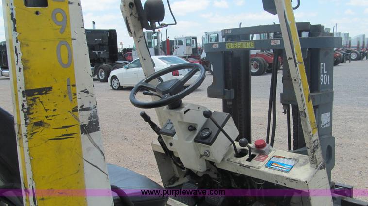 image for item F3003 1997 Nissan Enduro 40 forklift