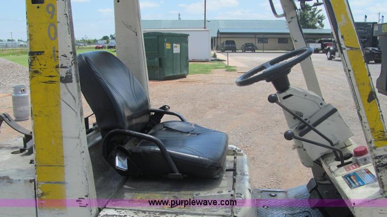 image for item F3003 1997 Nissan Enduro 40 forklift