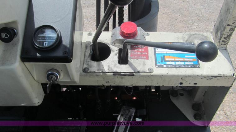image for item F3003 1997 Nissan Enduro 40 forklift