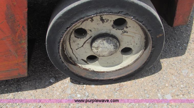 image for item F3003 1997 Nissan Enduro 40 forklift