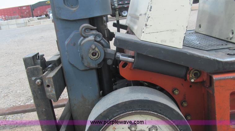 image for item F3003 1997 Nissan Enduro 40 forklift