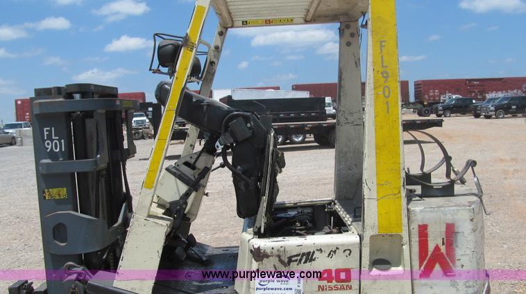 image for item F3003 1997 Nissan Enduro 40 forklift