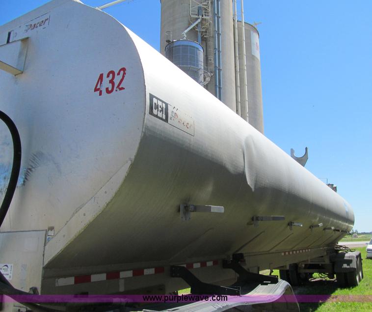 image for item A8329 2003 CEI Pacer AT35ML tandem axle trailer