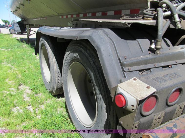 image for item A8329 2003 CEI Pacer AT35ML tandem axle trailer