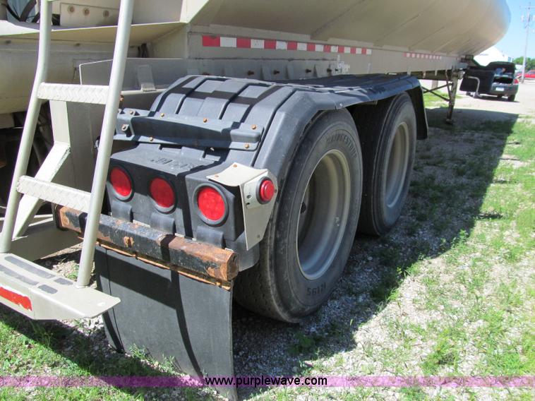 image for item A8329 2003 CEI Pacer AT35ML tandem axle trailer
