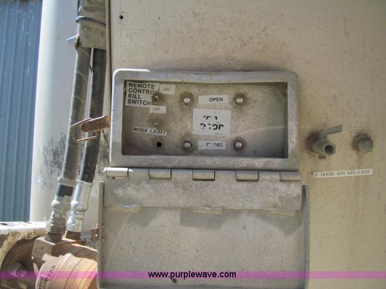 image for item A8329 2003 CEI Pacer AT35ML tandem axle trailer