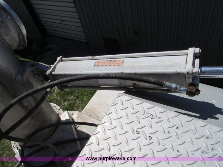 image for item A8329 2003 CEI Pacer AT35ML tandem axle trailer